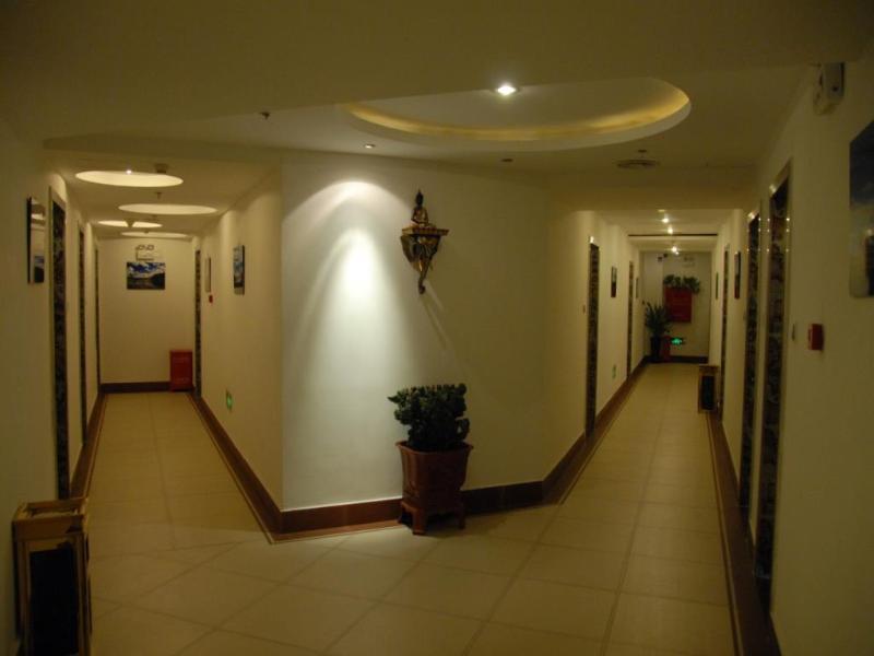 Super 8 Birds Nest Hotel 2*